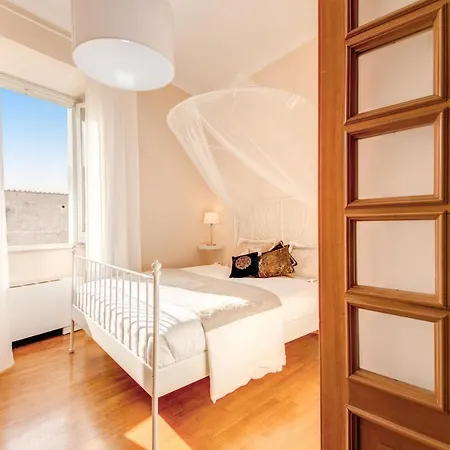Apartman Elegant Behind The Colosseum