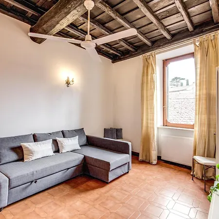 Elegant Behind The Colosseum Apartment *