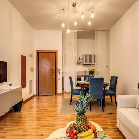 Elegant Behind The Colosseum Apartment Rome