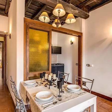 Elegant Behind The Colosseum Apartment *