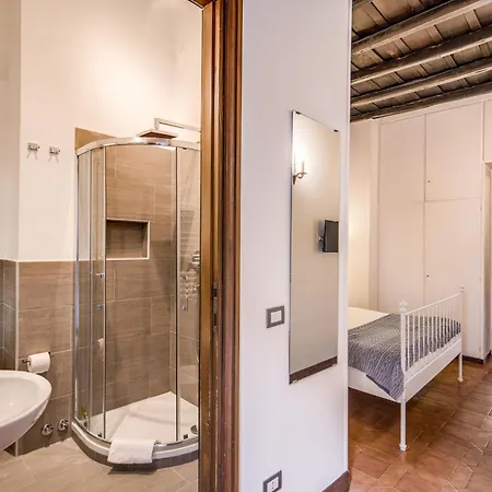 Elegant Behind The Colosseum Apartment *