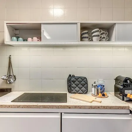 Elegant Behind The Colosseum Apartment Rome