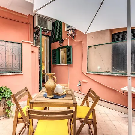 Elegant Behind The Colosseum Apartment *