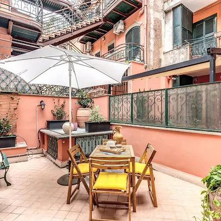 Elegant Behind The Colosseum Apartment Rome