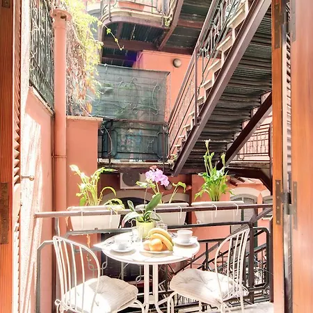 Apartment Elegant Behind The Colosseum Rome