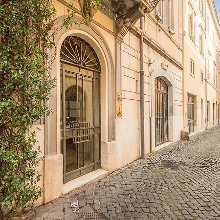 Elegant Behind The Colosseum Apartment *