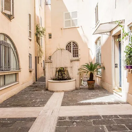 Elegant Behind The Colosseum Apartment