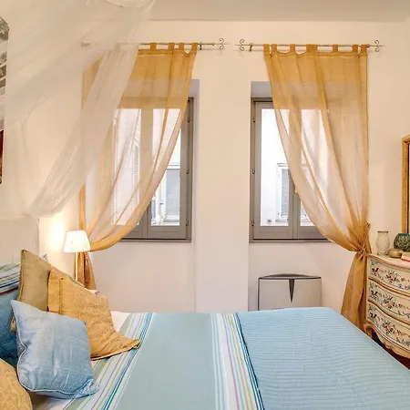 Elegant Behind The Colosseum Apartment *
