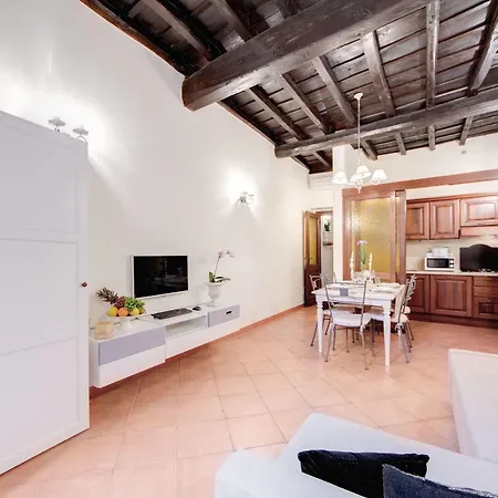 Apartment Elegant Behind The Colosseum