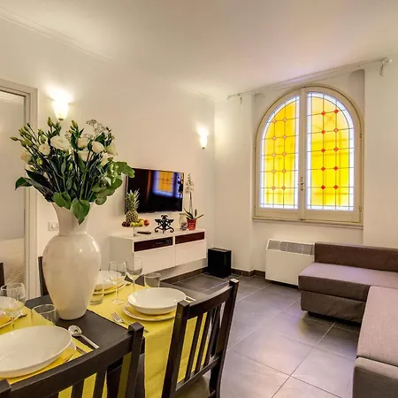 Elegant Behind The Colosseum Apartment Rome