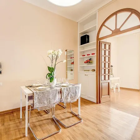 Apartment Elegant Behind The Colosseum