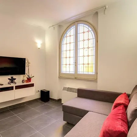 Apartment Elegant Behind The Colosseum