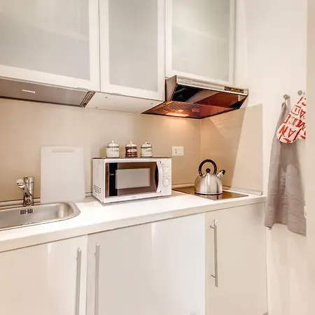 Elegant Behind The Colosseum * Róma