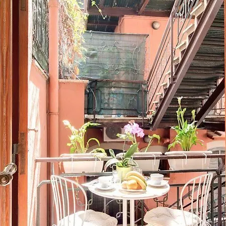 Elegant Behind The Colosseum Apartment Rome