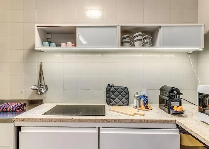 Elegant Behind The Colosseum דירה רומא