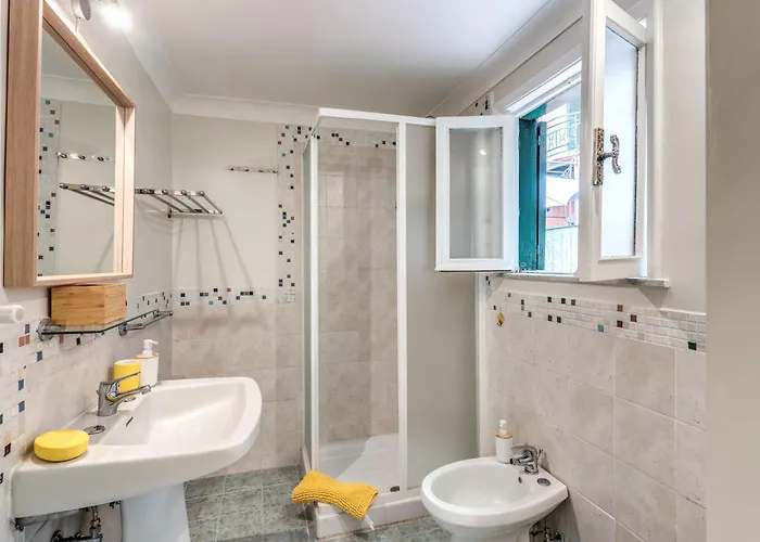 Elegant Behind The Colosseum רומא