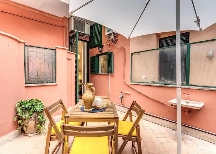 Elegant Behind The Colosseum דירה *