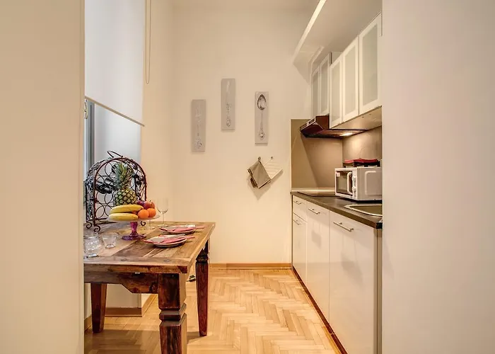 Elegant Behind The Colosseum דירה *