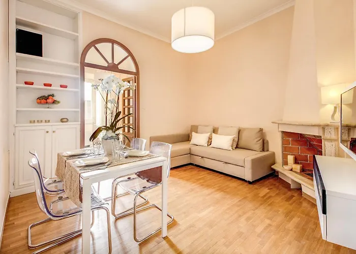 Elegant Behind The Colosseum * רומא