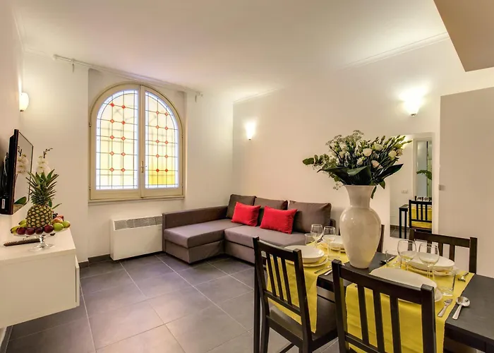 דירה Elegant Behind The Colosseum רומא