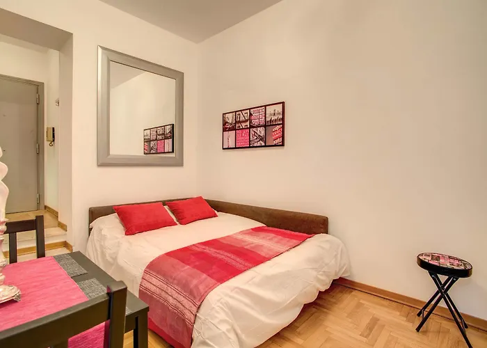 Elegant Behind The Colosseum דירה *