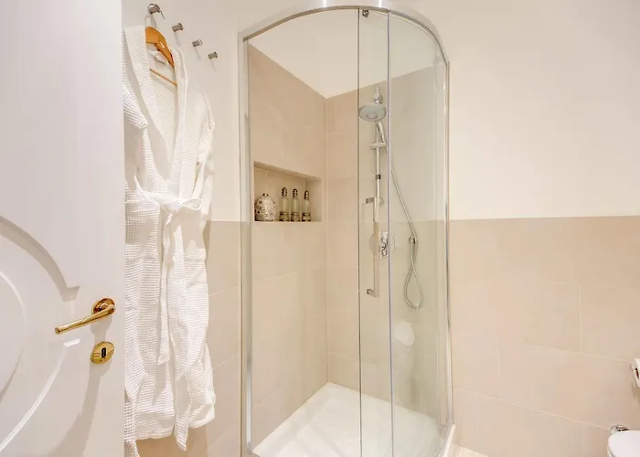 Elegant Behind The Colosseum * רומא