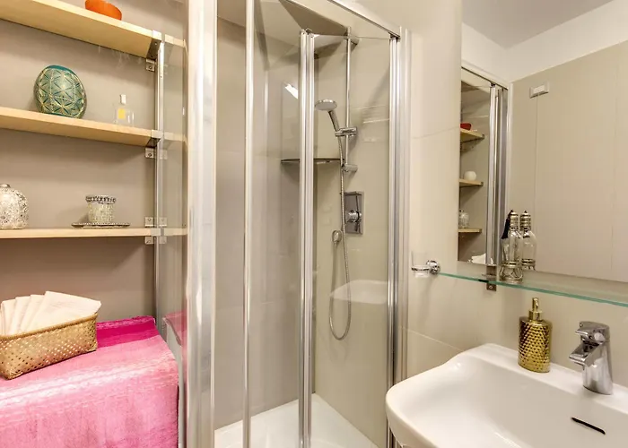 Elegant Behind The Colosseum דירה