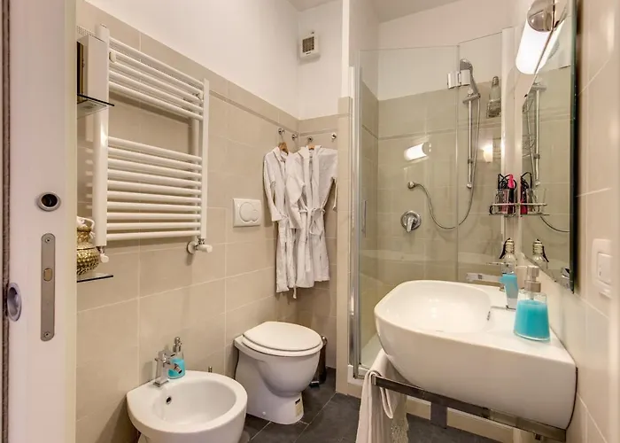 דירה Elegant Behind The Colosseum רומא