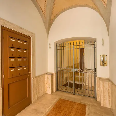 Appartamento Elegant Behind The Colosseum *